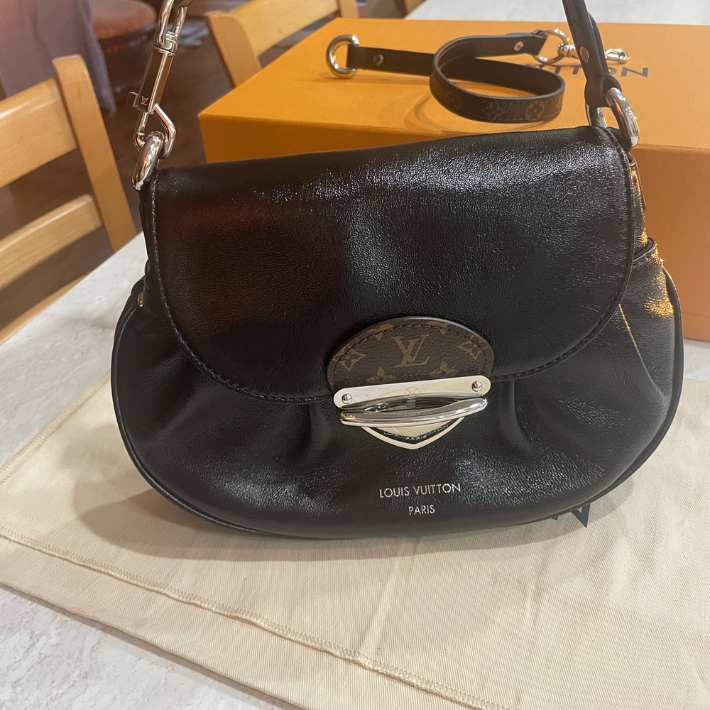 Louis Vuitton sunset Vibe black leather